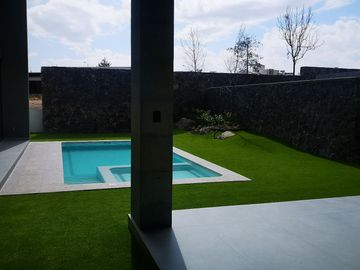VENDO CASA DE 4 RECAMARAS EN EL BOSQUE COUNTRY CLUB NUEVA Y COLINDA CAMPO D GOLF