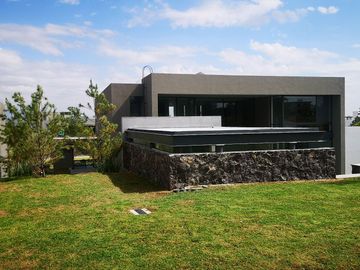 VENDO CASA DE 4 RECAMARAS EN EL BOSQUE COUNTRY CLUB NUEVA Y COLINDA CAMPO D GOLF