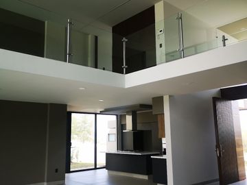 VENDO CASA DE 4 RECAMARAS EN EL BOSQUE COUNTRY CLUB NUEVA Y COLINDA CAMPO D GOLF