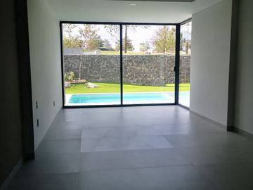 VENDO CASA DE 4 RECAMARAS EN EL BOSQUE COUNTRY CLUB NUEVA Y COLINDA CAMPO D GOLF