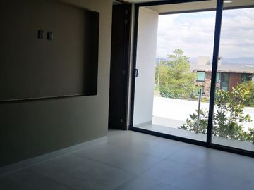 VENDO CASA DE 4 RECAMARAS EN EL BOSQUE COUNTRY CLUB NUEVA Y COLINDA CAMPO D GOLF