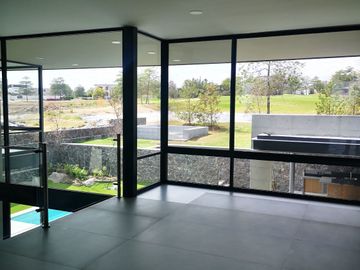 VENDO CASA DE 4 RECAMARAS EN EL BOSQUE COUNTRY CLUB NUEVA Y COLINDA CAMPO D GOLF