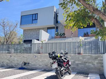 CASA EN VENTA EN LAS CAÑADAS