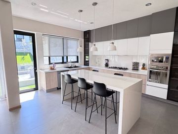 CASA EN VENTA EN LAS CAÑADAS