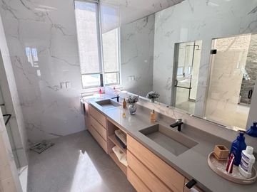 CASA EN VENTA EN LAS CAÑADAS