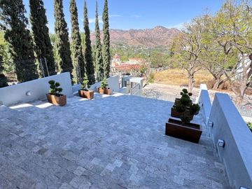 CASA EN VENTA EN LAS CAÑADAS
