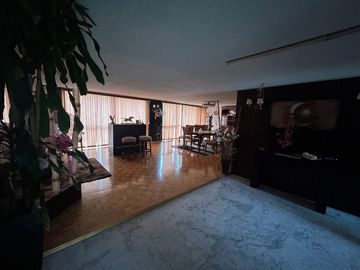 Casa en Renta y Venta Lomas de Tecamachalco 450 m²