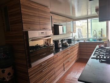 Casa en Renta y Venta Lomas de Tecamachalco 450 m²