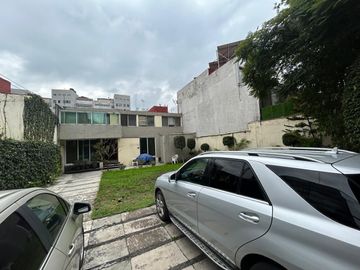 Casa en Renta y Venta Lomas de Tecamachalco 450 m²