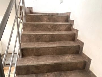 DEPARTAMENTO EN PRIMER PISO