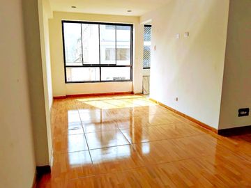 Vendo Departamento en Ate Alpamayo limite La Molina