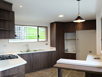 VENTA DE CASA POR ESTRENAR UBICADA EN CHARASOL AZOGUES