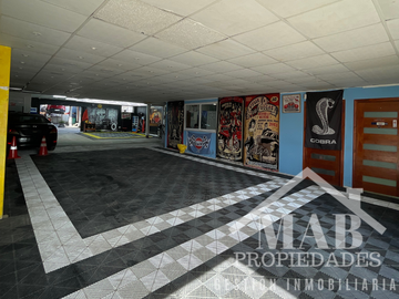 Local comercial en avenida principal.