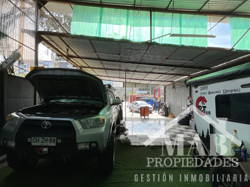 Local comercial en avenida principal.