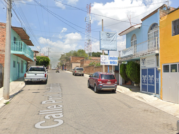 Casa en venta ¡REMATE BANCARIO! -Calle Prolongación Iturbide, Ixtlahuacán del Río, Jalisco.