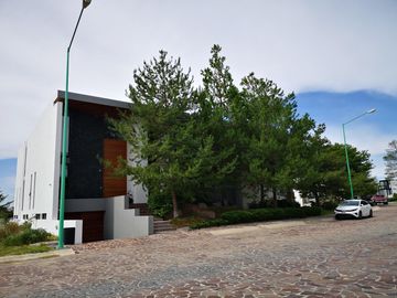 VENDO o RENTO CASA DE 6 RECAMARAS EN EL BOSQUE COUNTRY CLUB