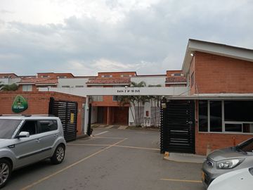 VENTA CASA EN CONJUNTO RESIDENCIAL LA HACIENDA EL PINO - JAMUNDÍ