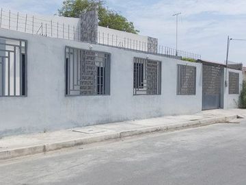 Se Vende Amplia casa en Playas