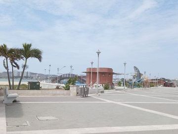 Se Vende Amplia casa en Playas