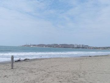 Se Vende Amplia casa en Playas
