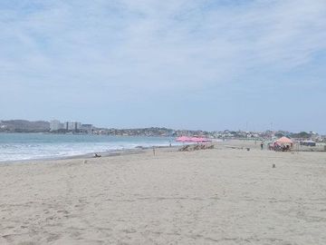 Se Vende Amplia casa en Playas