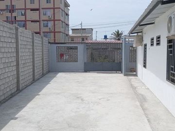 Se Vende Amplia casa en Playas