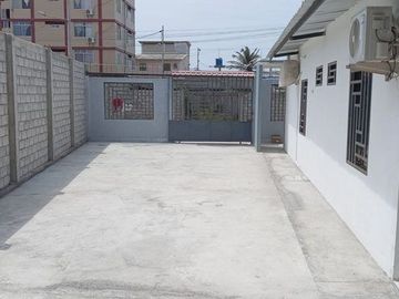 Se Vende Amplia casa en Playas