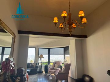 VENTA DE CASA EN COLINAS DE AGUA CALIENTE ZONA DORADA