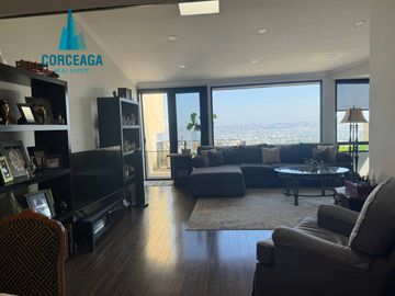 VENTA DE CASA EN COLINAS DE AGUA CALIENTE ZONA DORADA