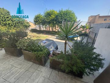 VENTA DE CASA EN COLINAS DE AGUA CALIENTE ZONA DORADA