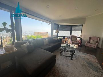 VENTA DE CASA EN COLINAS DE AGUA CALIENTE ZONA DORADA