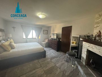 VENTA DE CASA EN COLINAS DE AGUA CALIENTE ZONA DORADA