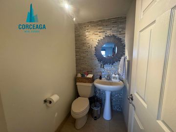 VENTA DE CASA EN COLINAS DE AGUA CALIENTE ZONA DORADA