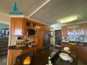 VENTA DE CASA EN COLINAS DE AGUA CALIENTE ZONA DORADA
