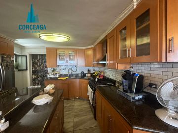 VENTA DE CASA EN COLINAS DE AGUA CALIENTE ZONA DORADA