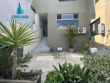 VENTA DE CASA EN COLINAS DE AGUA CALIENTE ZONA DORADA