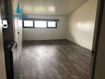 VENTA DE CASA EN COLINAS DE AGUA CALIENTE ZONA DORADA