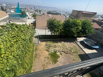 VENTA DE CASA EN COLINAS DE AGUA CALIENTE ZONA DORADA
