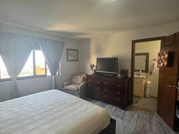 VENTA DE CASA EN COLINAS DE AGUA CALIENTE ZONA DORADA