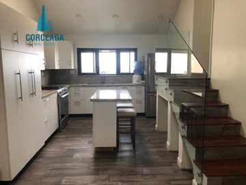 VENTA DE CASA EN COLINAS DE AGUA CALIENTE ZONA DORADA