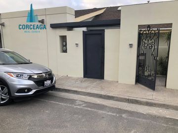 VENTA DE CASA EN COLINAS DE AGUA CALIENTE ZONA DORADA