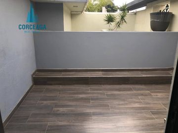 VENTA DE CASA EN COLINAS DE AGUA CALIENTE ZONA DORADA