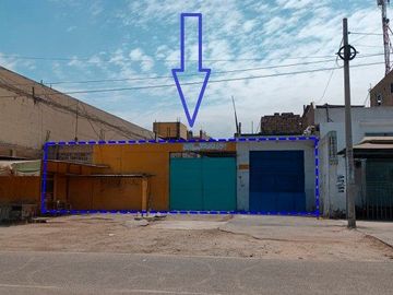 VENTA LOCAL COMERCIAL COMO TERRENO - AV. UNIVERSITARIA CON CARLOS IZAGUIRRE