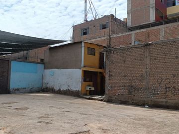 VENTA LOCAL COMERCIAL COMO TERRENO - AV. UNIVERSITARIA CON CARLOS IZAGUIRRE