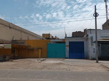 VENTA LOCAL COMERCIAL COMO TERRENO - AV. UNIVERSITARIA CON CARLOS IZAGUIRRE
