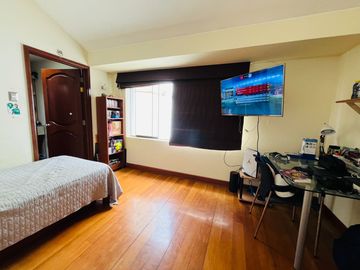 Linda casa  con amplio  jardín y 4 dormitorios  🏡💙