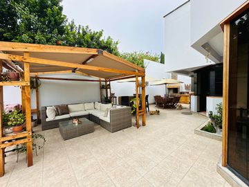 Linda casa  con amplio  jardín y 4 dormitorios  🏡💙