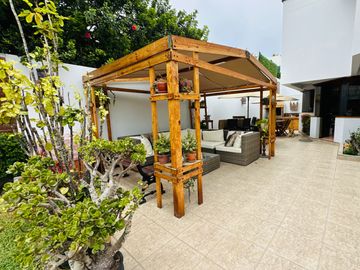 Linda casa  con amplio  jardín y 4 dormitorios  🏡💙