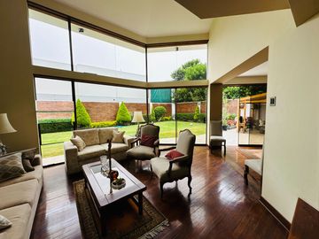 Linda casa  con amplio  jardín y 4 dormitorios  🏡💙