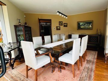 Linda casa  con amplio  jardín y 4 dormitorios  🏡💙